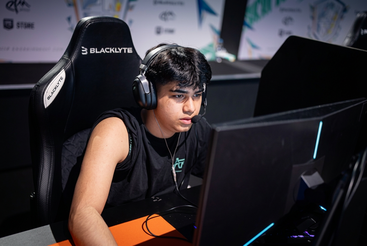 Xavi playing on stage at a tournament